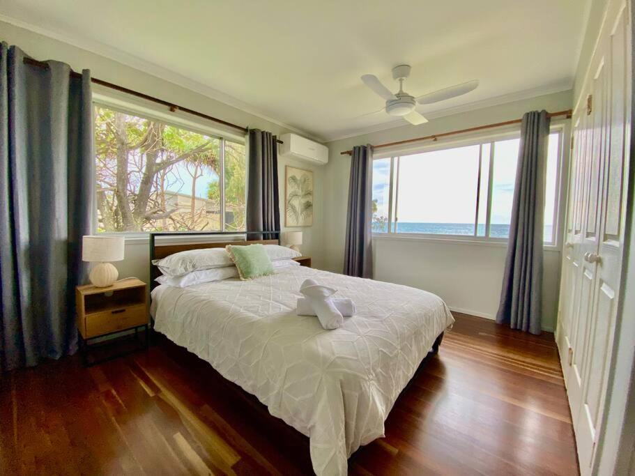 Pet & Family Friendly Ocean Front Beach Cottage Bargara Exterior photo