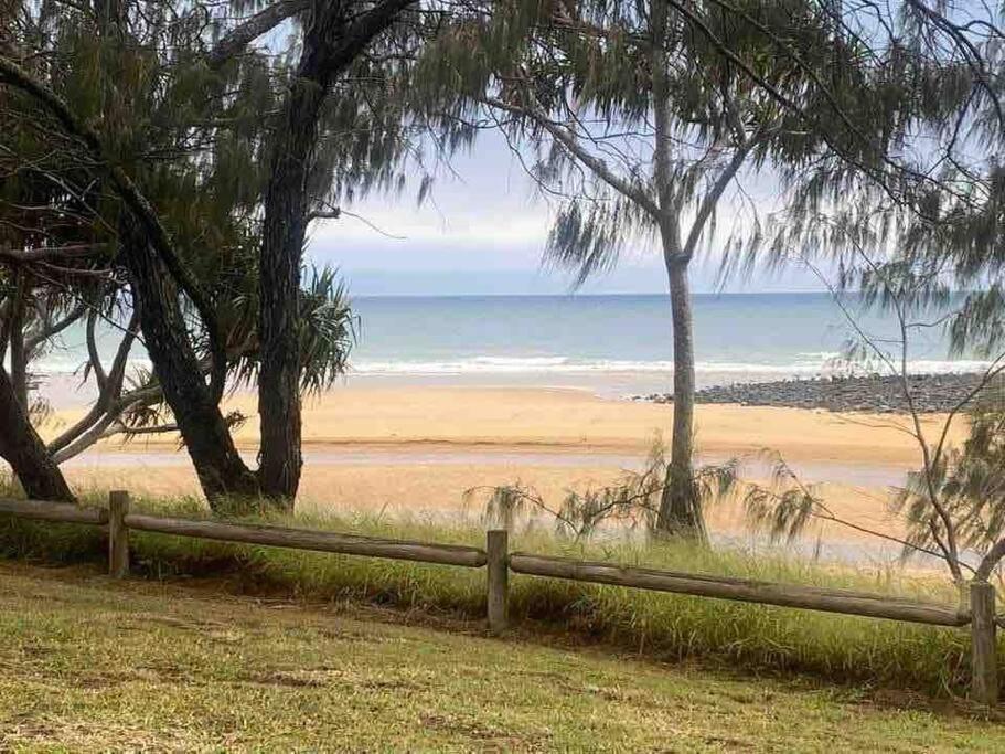 Pet & Family Friendly Ocean Front Beach Cottage Bargara Exterior photo