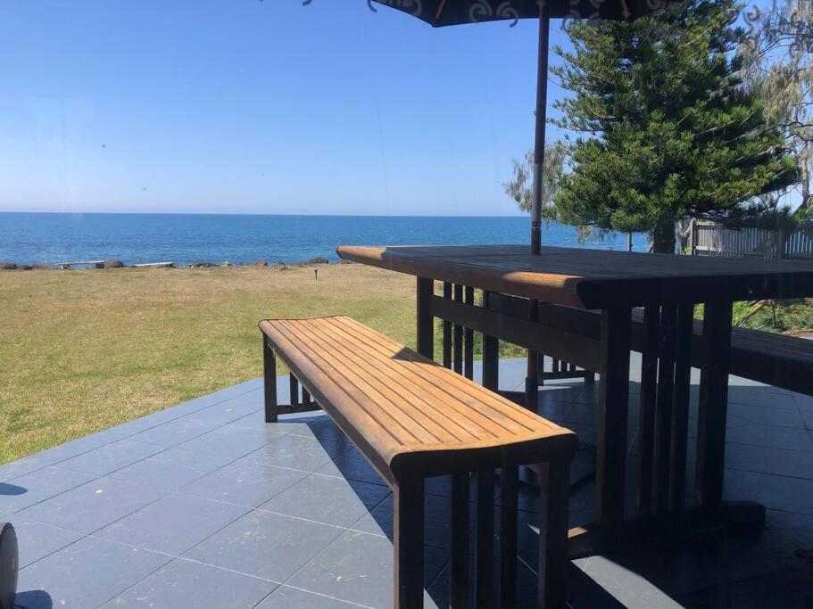 Pet & Family Friendly Ocean Front Beach Cottage Bargara Exterior photo