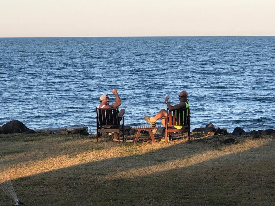 Pet & Family Friendly Ocean Front Beach Cottage Bargara Exterior photo