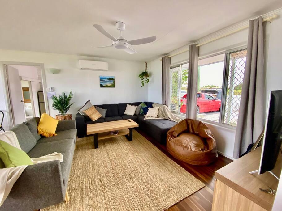 Pet & Family Friendly Ocean Front Beach Cottage Bargara Exterior photo