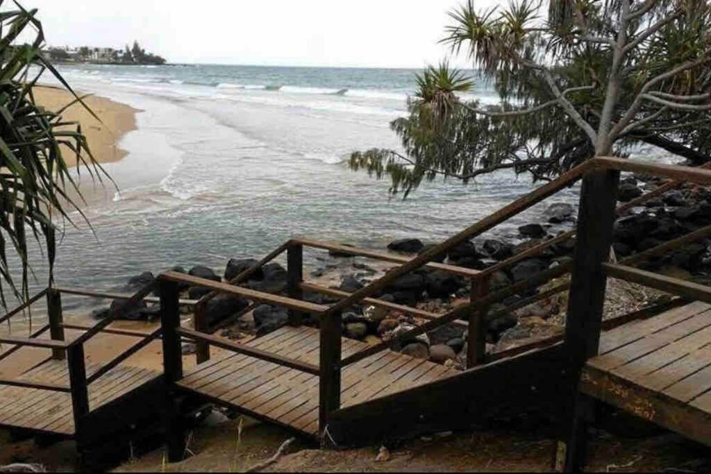 Pet & Family Friendly Ocean Front Beach Cottage Bargara Exterior photo