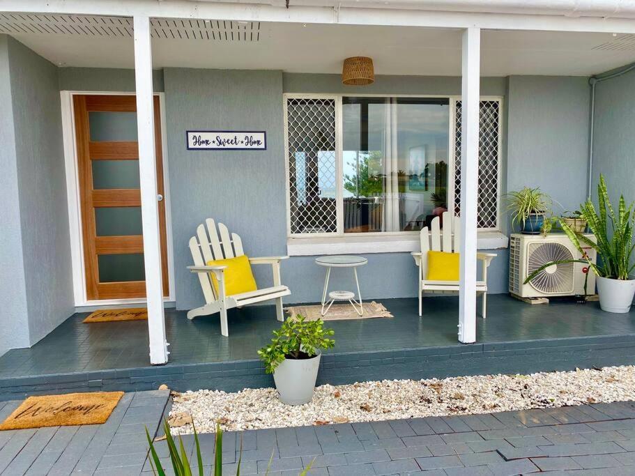 Pet & Family Friendly Ocean Front Beach Cottage Bargara Exterior photo